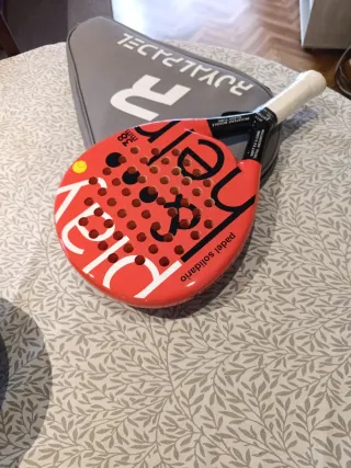 Pala de pádel y paletero Royal Padel