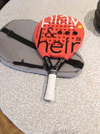 Pala de pádel y paletero Royal Padel
