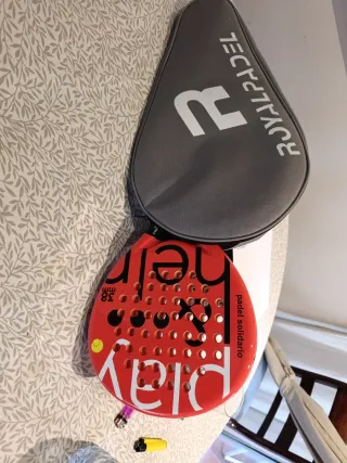 Pala de pádel y paletero Royal Padel