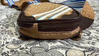 Mini borsa Adidas monogram marrone oro