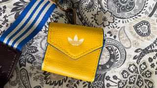 Mini borsa Adidas monogram marrone oro