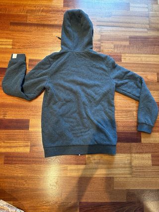 Chaqueta Kiabi gris con capucha