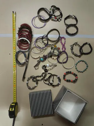 Lote de pulseras variadas
