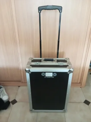 Controladora DJ Traktor Kontrol S4