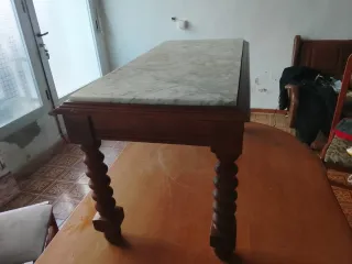 Tavolino in marmo e legno