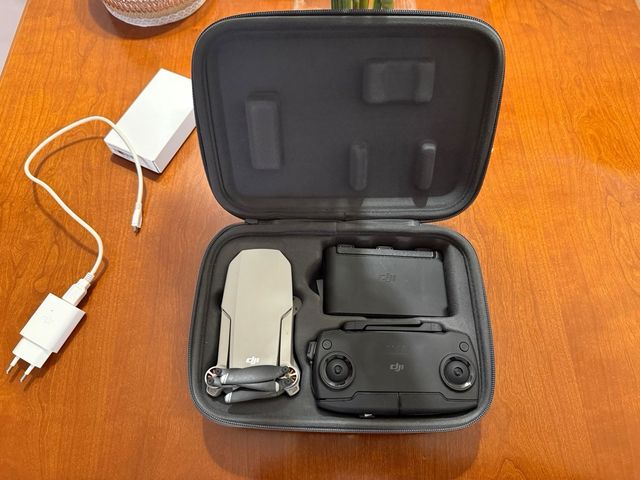 Dron DJI Mini + vuela y carga.