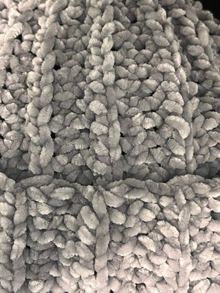 Cappellino in ciniglia grigio