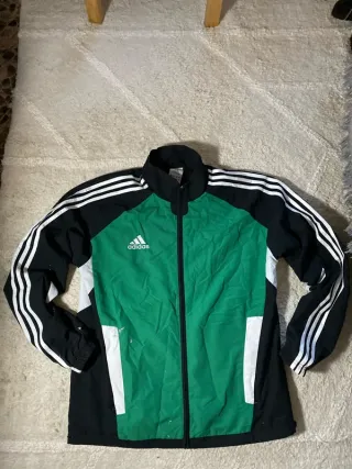 Chaqueta deportiva Adidas verde y negra