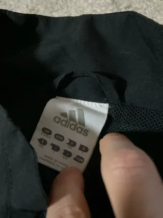 Chaqueta deportiva Adidas verde y negra