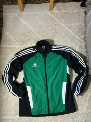 Chaqueta deportiva Adidas verde y negra