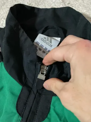 Chaqueta deportiva Adidas verde y negra