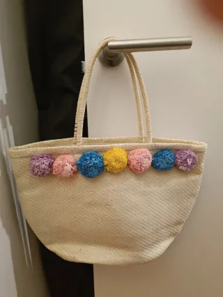 Capazo mimbre niña pompones