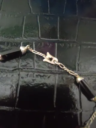 Pulsera de plata con detalles negros