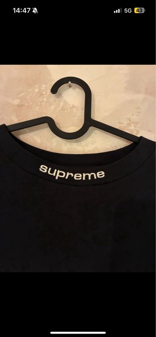 Camiseta Supreme Manga Larga Negra