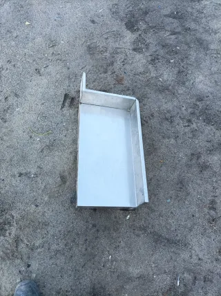 Balda metálica plateada