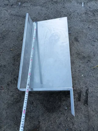 Balda metálica plateada