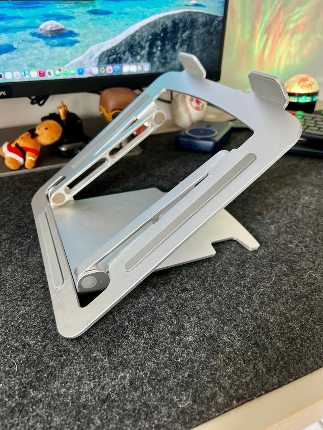 Soporte portátil ajustable metálico como nuevo.