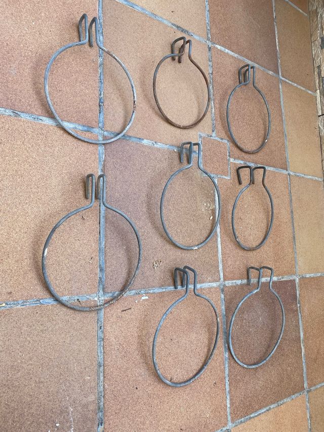 Colgadores de hierro resistentes para macetas