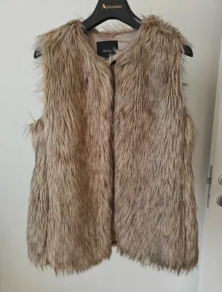 Gilet pelliccia sintetica Bershka