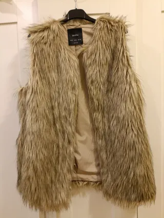 Gilet pelliccia sintetica Bershka