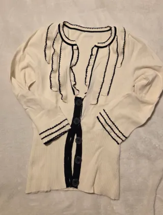 Cardigan panna con profili neri