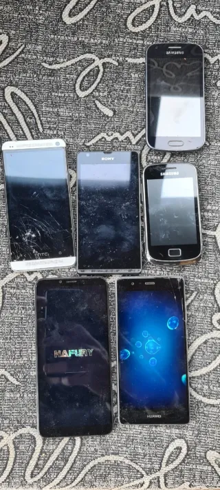 Lotto di 6 cellulari HTC, Huawei, Samsung, Sony