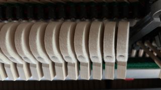 Piano acústico Kawai K2