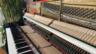 Piano acústico Kawai K2