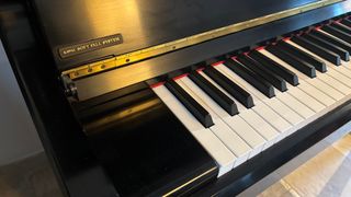 Piano acústico Kawai K2