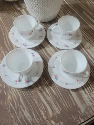 Juego 4 tazas y platos Arcopal vintage