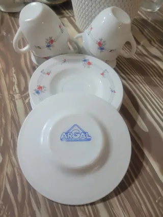 Juego 4 tazas y platos Arcopal vintage