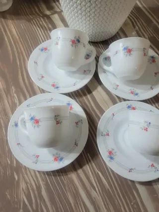 Juego 4 tazas y platos Arcopal vintage