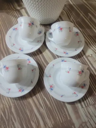 Juego 4 tazas y platos Arcopal vintage