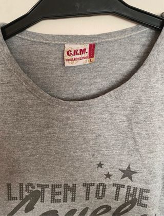 Camiseta gris manga larga con estampado