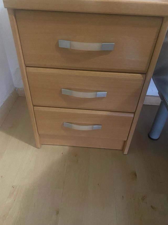 Cómoda y mesita de noche madera