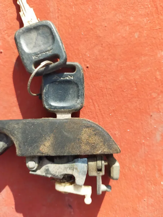 Maneta Audi con llaves