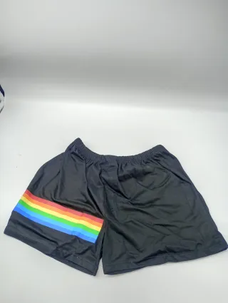 Boxer negro con rayas arcoíris