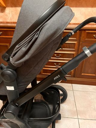 Carro Joolz Day+ Gris, chasis negro