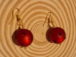 Pendientes burdeos de bolas grandes