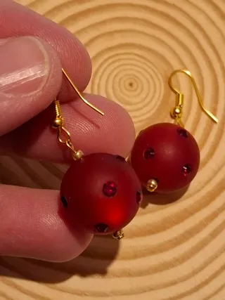 Pendientes burdeos de bolas grandes