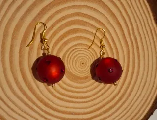Pendientes burdeos de bolas grandes