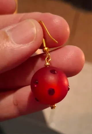 Pendientes burdeos de bolas grandes