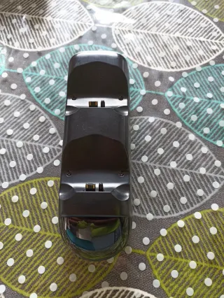 PlayStation 4 con tres mandos, cargador especial