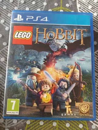 PlayStation 4 con tres mandos, cargador especial