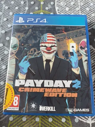 PlayStation 4 con tres mandos, cargador especial