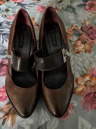 Zapatos de tacón Bimba y Lola marrones