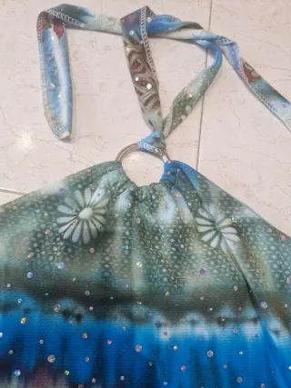 Top brillo halter cuello