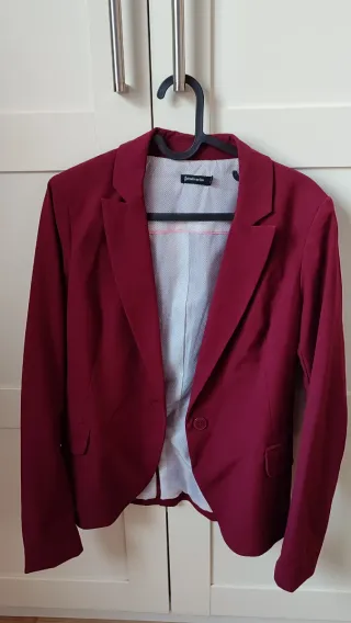 Americana Stradivarius Roja Talla S. Color fucsia