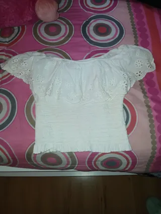 Blusa hombros descubiertos con encaje