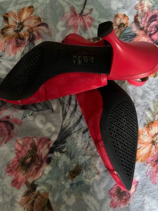 Zapatos de ante rojos